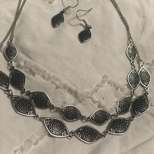 Necklace and earring set